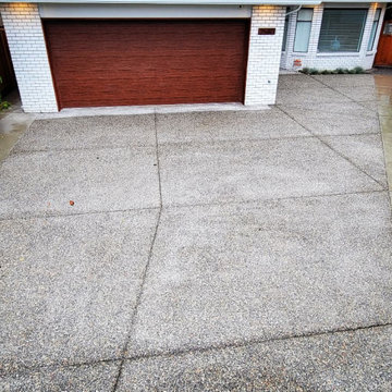 Richmond exposed and smooth finish driveway