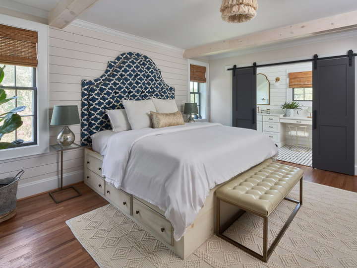 Farmhouse Bedroom - Shiplap