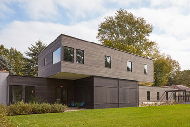 Contemporary two-storey exterior in Chicago.