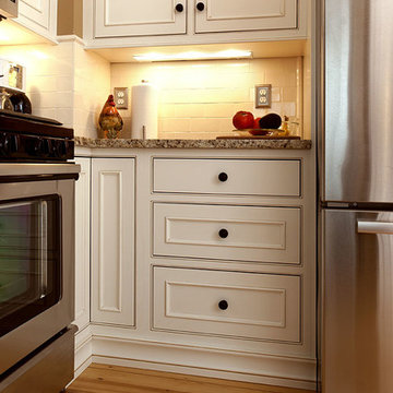 Door style: Savannah Inset | Species: Maple | Finish: Soft Cream with Carmel