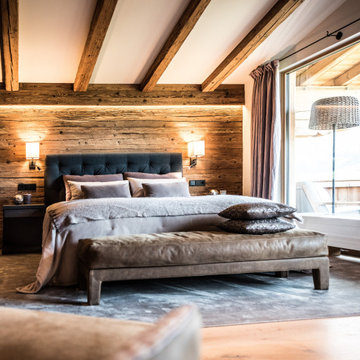 Schlafzimmer mit Altholz