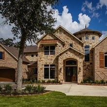 Front/Exterior
