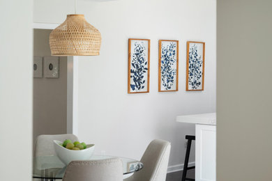 Dining room - transitional dining room idea in New York