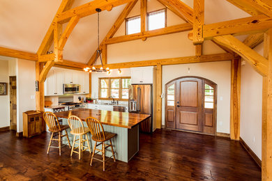 Example of an arts and crafts kitchen design in New York
