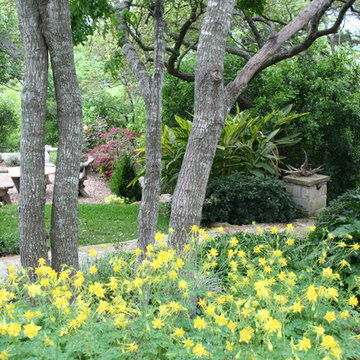 Traditional garden in Northwest Hills