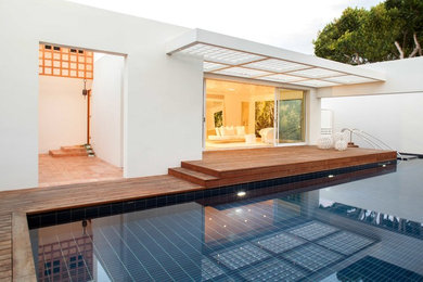Trendy exterior home photo in Los Angeles
