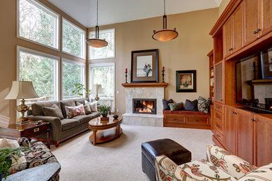 Example of a classic living room design in Portland
