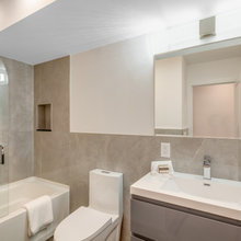 Lakehouse Bathroom
