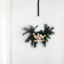 Decorazioni Natalizie: Ghirlanda per la Porta in Stile Scandinavo