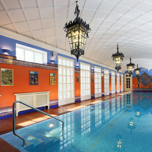 Asiatischer Pool in rechteckiger Form mit Dielen in Moskau