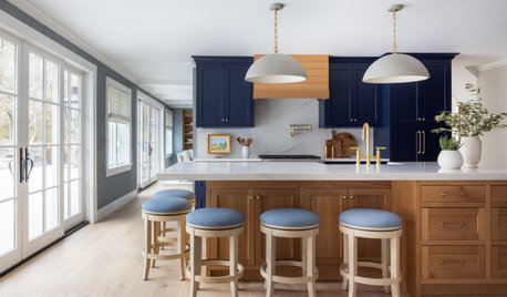 7 Stylish New Kitchens in White, Wood and Blue