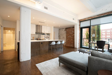 Inspiration for a modern home design remodel in Cleveland