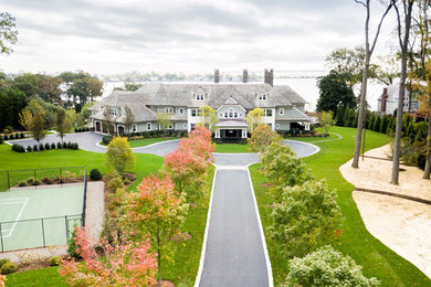 Huge arts and crafts home design photo in New York