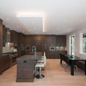 Sophisticated and Sleek Kitchen & Bar