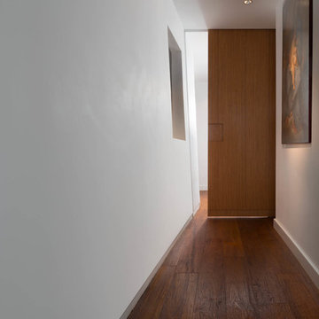 INTERIORS/HALLWAY