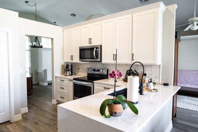 Elegant kitchen photo in Orlando