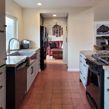 Gray Grid: An Individual Kitchen