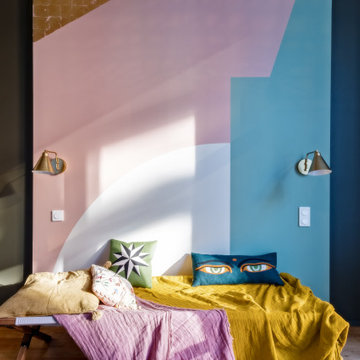 La suite parentale colorée d'un pied-à-terre parisien