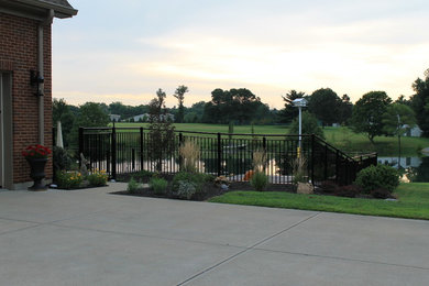Example of a classic backyard pool design in Cincinnati