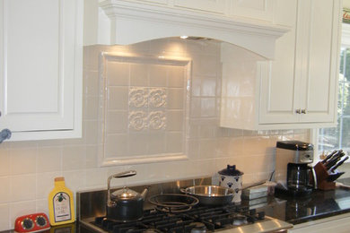Example of a classic kitchen design in Boston
