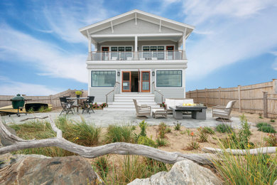 Design ideas for a beach style home design.