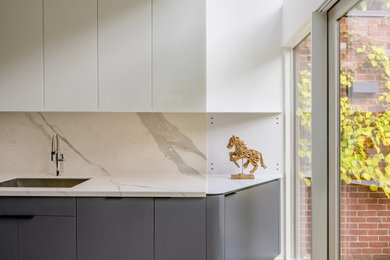 Example of a trendy kitchen design in Toronto