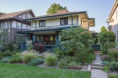 Photo of an arts and crafts home design in Chicago.