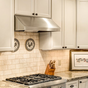 Cozy Two-Toned Kitchen