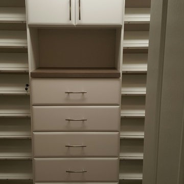 CUSTOM WALK IN CLOSETS