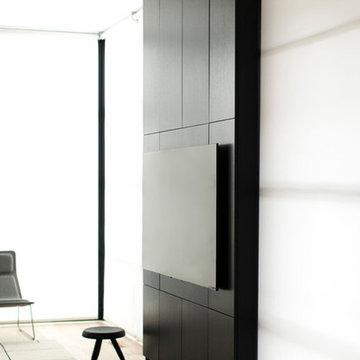 THE UNGLESS RESIDENCE-An exceptional modern renovation