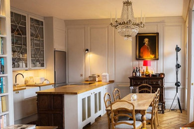 Kitchen - eclectic kitchen idea in Atlanta