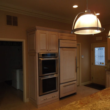 Whitewash Maple cabinets finished in White Dove