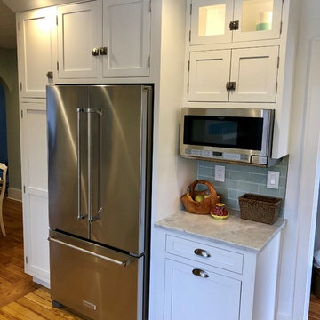 Craftsman Style White Dura Supreme Inset Doors Arabe Scato Vento Marble