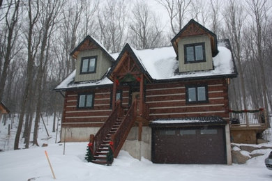 Mountain style home design photo in Toronto