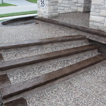 EXPOSED AGGREGATE WITH STAMPED BORDERS
