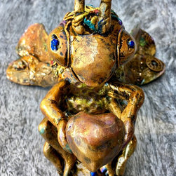 Tracey Keller Luxury Bronze Sculpture - Bee - Sculptures