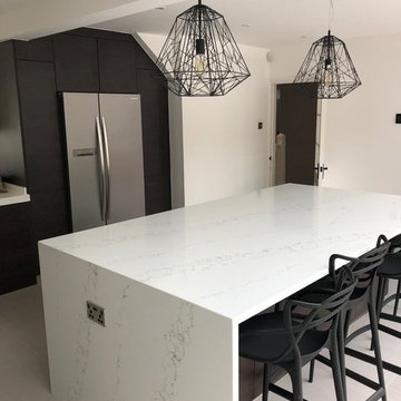 Black & White Contemporary Kitchen
