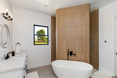 Example of a classic bathroom design in Los Angeles