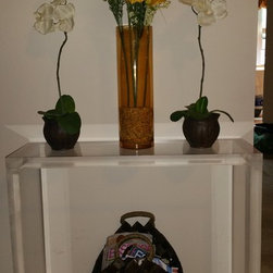 Straight Edge Acrylic Console Table - Mini - Console Tables