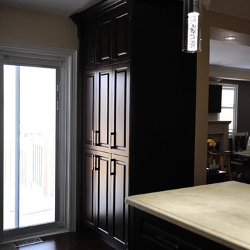 Dark Kitchen