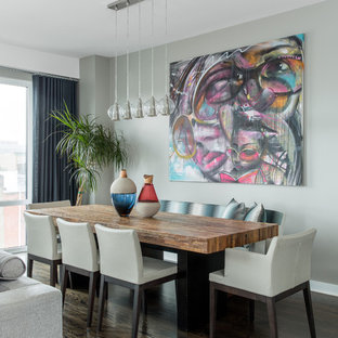 ニューヨークのコンテンポラリースタイルのLDKの画像 (グレーの壁、濃色無垢フローリング、茶色い床)