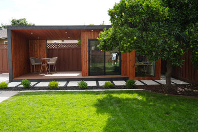 Example of a mid-sized minimalist shed design in San Francisco