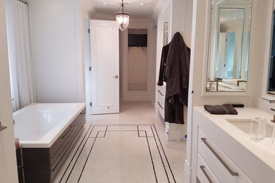 Bathroom photo in Montreal