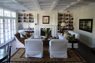 Example of a classic family room design in Los Angeles