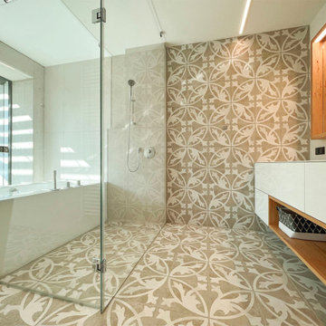 Transformation eines Wohnhauses zu einer modernen Villa - Bad mit begehbarer Dus