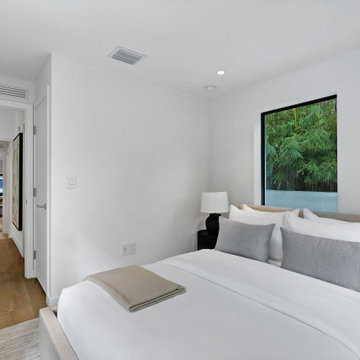 Contemporary Home - 12