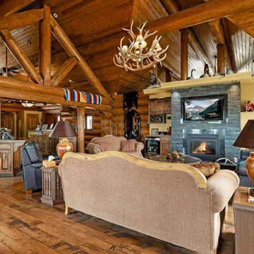 Bindloss Log Home & Getaway Cabin