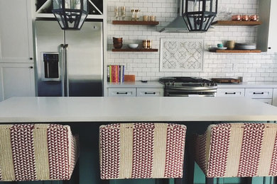 Example of a kitchen design in San Diego