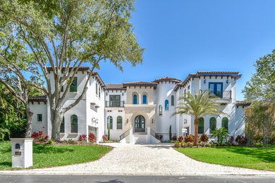 Elegant home design photo in Tampa