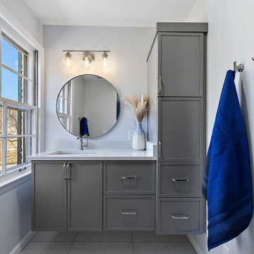Showplace EVO Aria Kid’s Bathroom in Dovetail